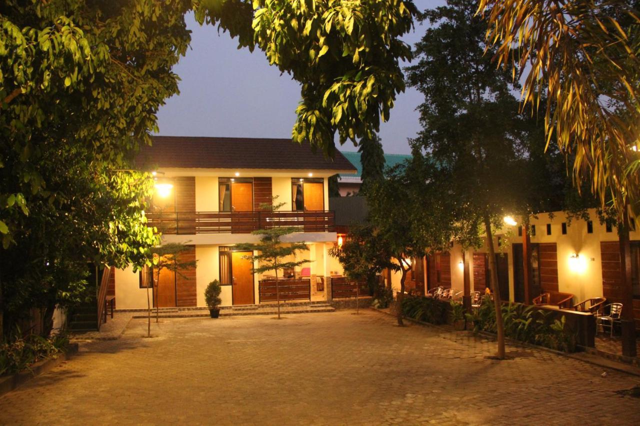 Bamboe Inn Homestay Bandar Lampung Exterior photo